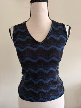 Dynamite Wave Knit V-Neck Tank in Navy and Black